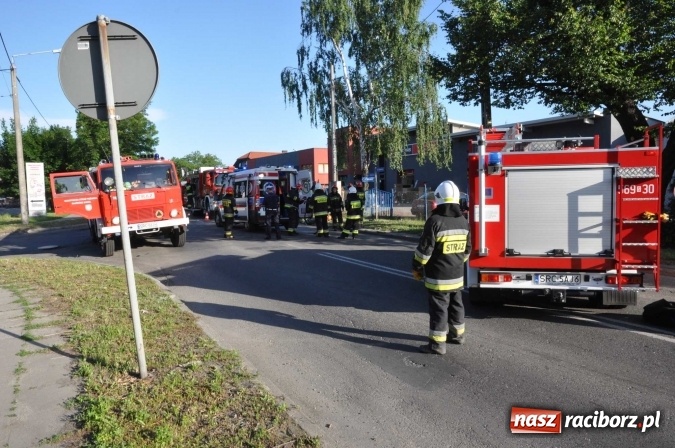 Zdjęcie w galerii na portalu naszraciborz.pl: Wypadek na skrzyżowaniu Rybnicka-Szkolna. Wezwano Lotnicze Pogotowie Ratunkowe wiadomości z regionu