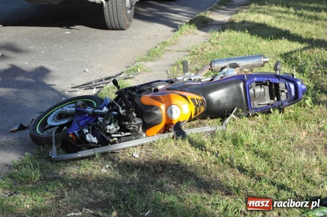 Zdjęcie w galerii na portalu naszraciborz.pl: Wypadek na skrzyżowaniu Rybnicka-Szkolna. Wezwano Lotnicze Pogotowie Ratunkowe wiadomości z regionu