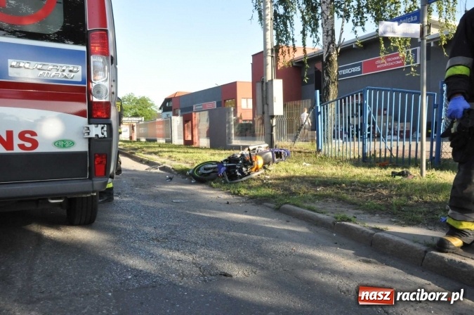 Zdjęcie w galerii na portalu naszraciborz.pl: Wypadek na skrzyżowaniu Rybnicka-Szkolna. Wezwano Lotnicze Pogotowie Ratunkowe wiadomości z regionu