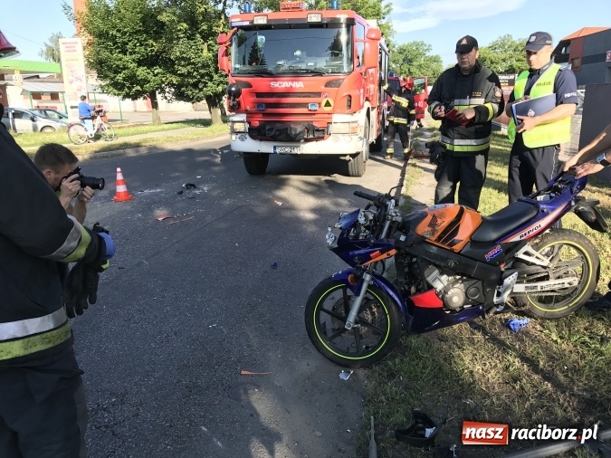 Zdjęcie w galerii na portalu naszraciborz.pl: Wypadek na skrzyżowaniu Rybnicka-Szkolna. Wezwano Lotnicze Pogotowie Ratunkowe wiadomości z regionu
