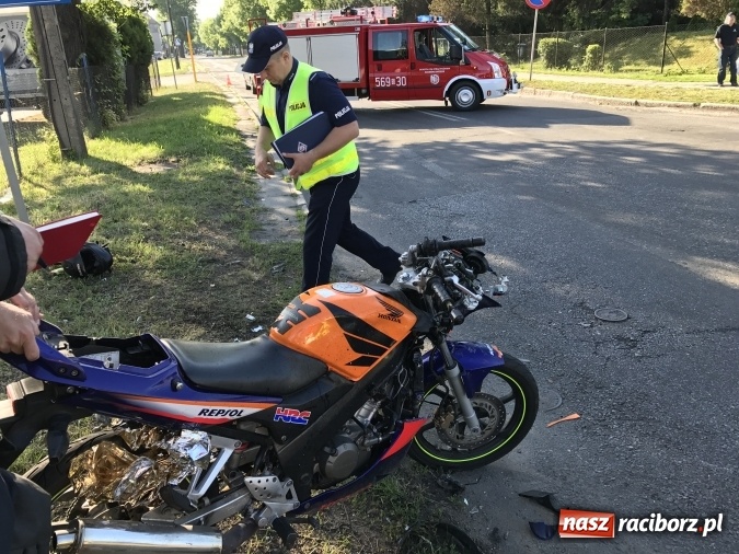 Zdjęcie w galerii na portalu naszraciborz.pl: Wypadek na skrzyżowaniu Rybnicka-Szkolna. Wezwano Lotnicze Pogotowie Ratunkowe wiadomości z regionu