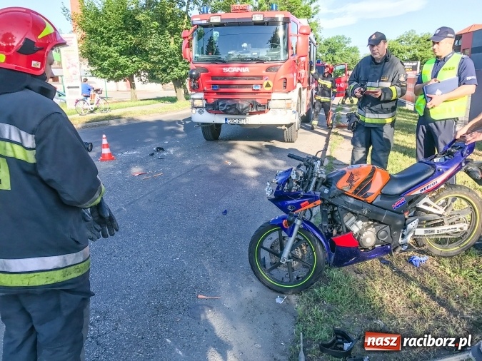 Zdjęcie w galerii na portalu naszraciborz.pl: Wypadek na skrzyżowaniu Rybnicka-Szkolna. Wezwano Lotnicze Pogotowie Ratunkowe wiadomości z regionu