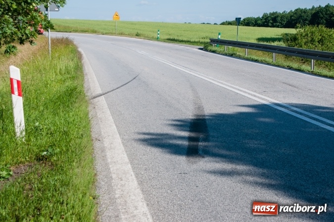 Zdjęcie w galerii na portalu naszraciborz.pl: Na DK 45 mercedes sprinter wypadł z drogi wiadomości z regionu