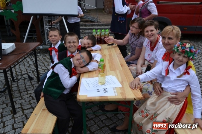 Zdjęcie w galerii na portalu naszraciborz.pl: XV Jubileuszowa Biesiada Śląska Szkół Specjalnych Bajtel Gala za nami  wiadomości z regionu