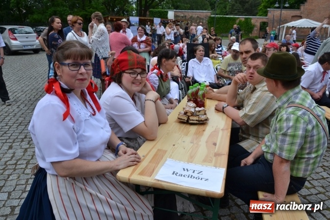 Zdjęcie w galerii na portalu naszraciborz.pl: XV Jubileuszowa Biesiada Śląska Szkół Specjalnych Bajtel Gala za nami  wiadomości z regionu