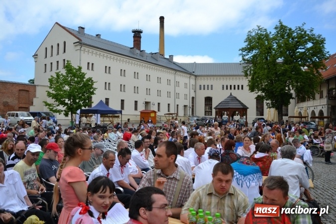 Zdjęcie w galerii na portalu naszraciborz.pl: XV Jubileuszowa Biesiada Śląska Szkół Specjalnych Bajtel Gala za nami  wiadomości z regionu