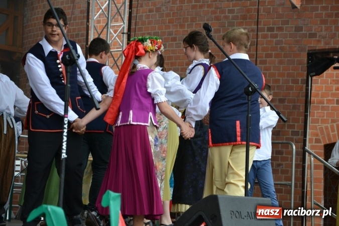 Zdjęcie w galerii na portalu naszraciborz.pl: XV Jubileuszowa Biesiada Śląska Szkół Specjalnych Bajtel Gala za nami  wiadomości z regionu