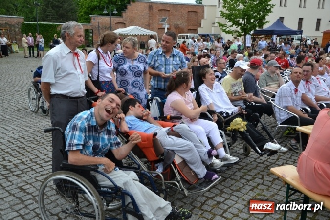 Zdjęcie w galerii na portalu naszraciborz.pl: XV Jubileuszowa Biesiada Śląska Szkół Specjalnych Bajtel Gala za nami  wiadomości z regionu