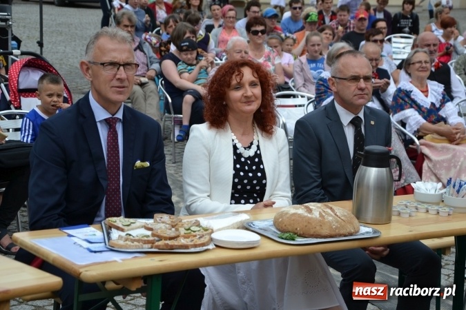 Zdjęcie w galerii na portalu naszraciborz.pl: XV Jubileuszowa Biesiada Śląska Szkół Specjalnych Bajtel Gala za nami  wiadomości z regionu