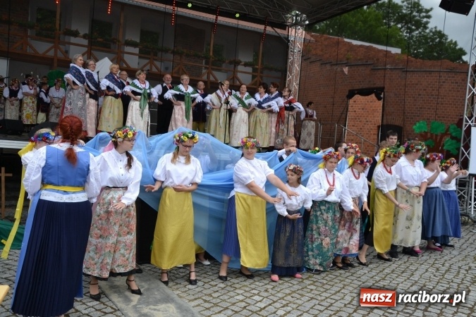 Zdjęcie w galerii na portalu naszraciborz.pl: XV Jubileuszowa Biesiada Śląska Szkół Specjalnych Bajtel Gala za nami  wiadomości z regionu