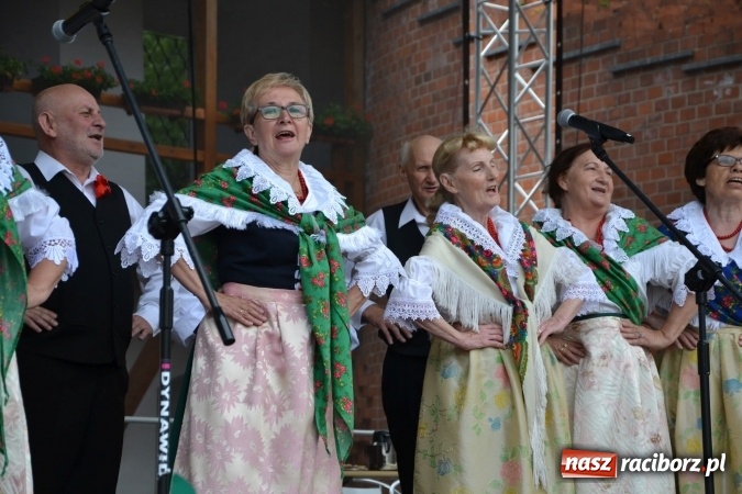 Zdjęcie w galerii na portalu naszraciborz.pl: XV Jubileuszowa Biesiada Śląska Szkół Specjalnych Bajtel Gala za nami  wiadomości z regionu