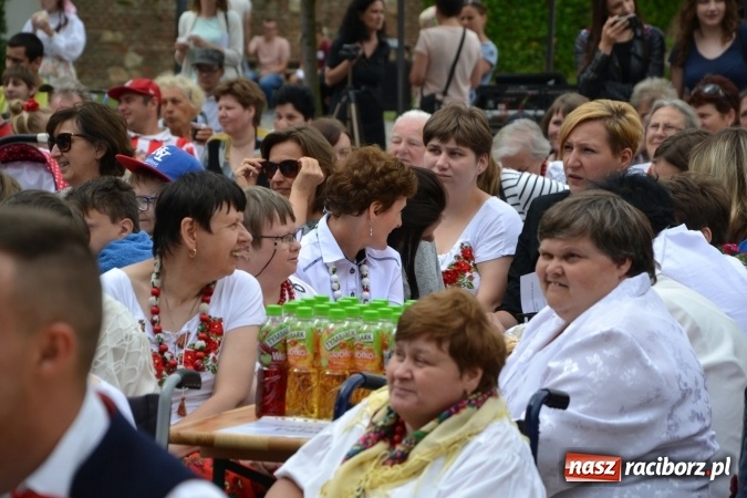 Zdjęcie w galerii na portalu naszraciborz.pl: XV Jubileuszowa Biesiada Śląska Szkół Specjalnych Bajtel Gala za nami  wiadomości z regionu