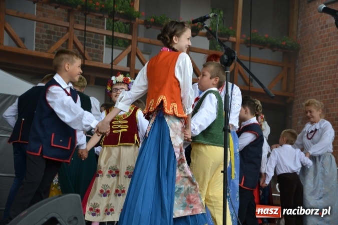 Zdjęcie w galerii na portalu naszraciborz.pl: XV Jubileuszowa Biesiada Śląska Szkół Specjalnych Bajtel Gala za nami  wiadomości z regionu