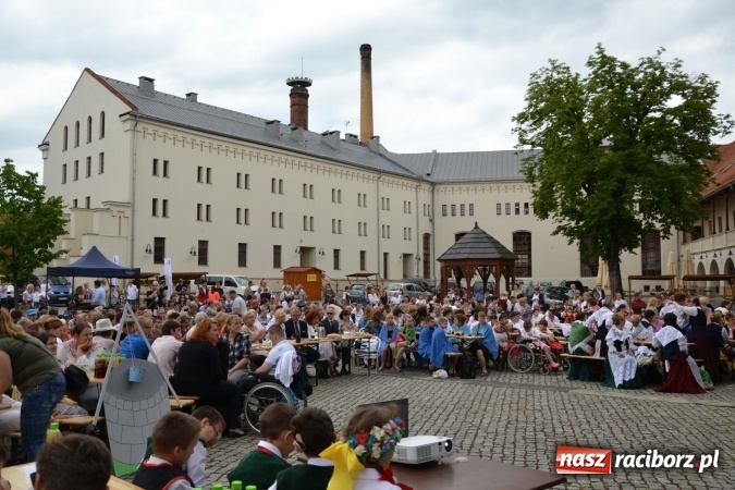 Zdjęcie w galerii na portalu naszraciborz.pl: XV Jubileuszowa Biesiada Śląska Szkół Specjalnych Bajtel Gala za nami  wiadomości z regionu