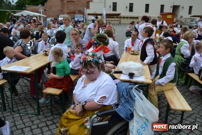 Zdjęcie w galerii na portalu naszraciborz.pl: XV Jubileuszowa Biesiada Śląska Szkół Specjalnych Bajtel Gala za nami  wiadomości z regionu