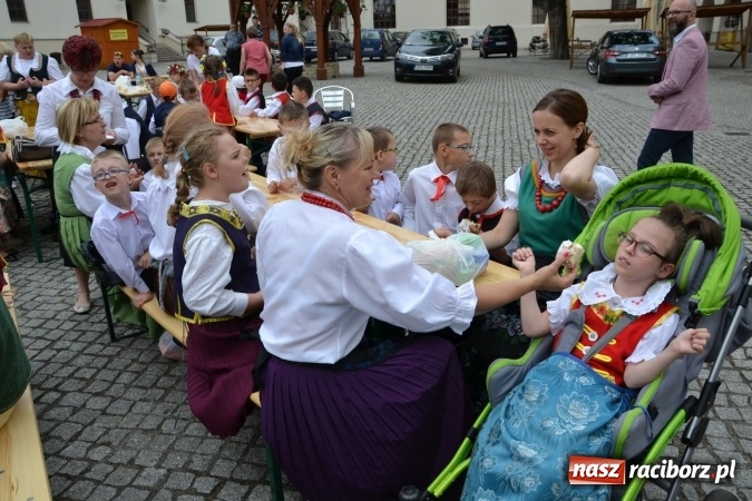Zdjęcie w galerii na portalu naszraciborz.pl: XV Jubileuszowa Biesiada Śląska Szkół Specjalnych Bajtel Gala za nami  wiadomości z regionu