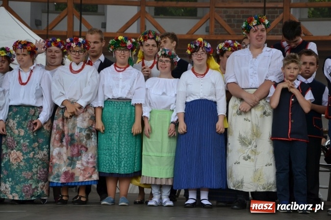 Zdjęcie w galerii na portalu naszraciborz.pl: XV Jubileuszowa Biesiada Śląska Szkół Specjalnych Bajtel Gala za nami  wiadomości z regionu