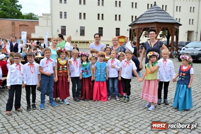 Zdjęcie w galerii na portalu naszraciborz.pl: XV Jubileuszowa Biesiada Śląska Szkół Specjalnych Bajtel Gala za nami  wiadomości z regionu
