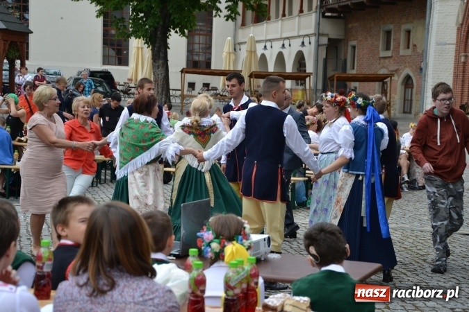 Zdjęcie w galerii na portalu naszraciborz.pl: XV Jubileuszowa Biesiada Śląska Szkół Specjalnych Bajtel Gala za nami  wiadomości z regionu