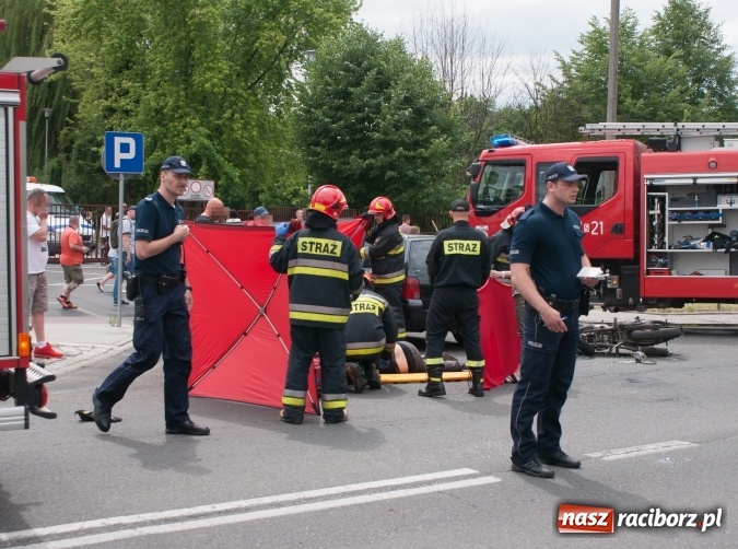 Zdjęcie w galerii na portalu naszraciborz.pl: Wypadek przy SP 15. Motocykl zderzył się z passatem wiadomości z regionu