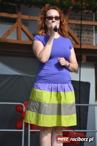 Zdjęcie w galerii na portalu naszraciborz.pl: Obchody Dnia Matki i Ojca oraz taneczne podsumowanie roku szkolnego w MDK  wiadomości z regionu