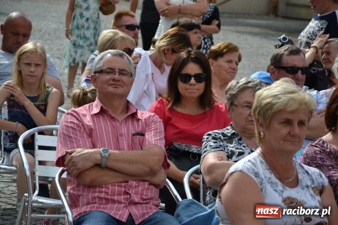 Zdjęcie w galerii na portalu naszraciborz.pl: Obchody Dnia Matki i Ojca oraz taneczne podsumowanie roku szkolnego w MDK  wiadomości z regionu