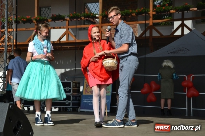 Zdjęcie w galerii na portalu naszraciborz.pl: Obchody Dnia Matki i Ojca oraz taneczne podsumowanie roku szkolnego w MDK  wiadomości z regionu