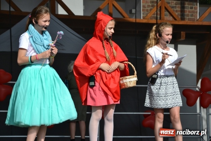 Zdjęcie w galerii na portalu naszraciborz.pl: Obchody Dnia Matki i Ojca oraz taneczne podsumowanie roku szkolnego w MDK  wiadomości z regionu