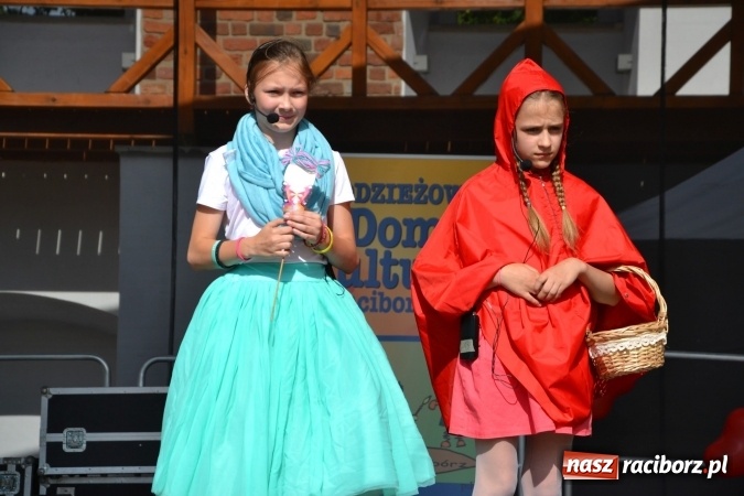 Zdjęcie w galerii na portalu naszraciborz.pl: Obchody Dnia Matki i Ojca oraz taneczne podsumowanie roku szkolnego w MDK  wiadomości z regionu