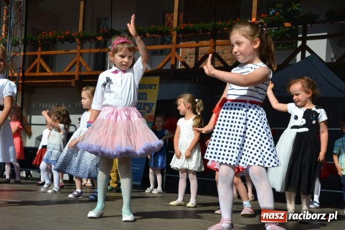 Zdjęcie w galerii na portalu naszraciborz.pl: Obchody Dnia Matki i Ojca oraz taneczne podsumowanie roku szkolnego w MDK  wiadomości z regionu