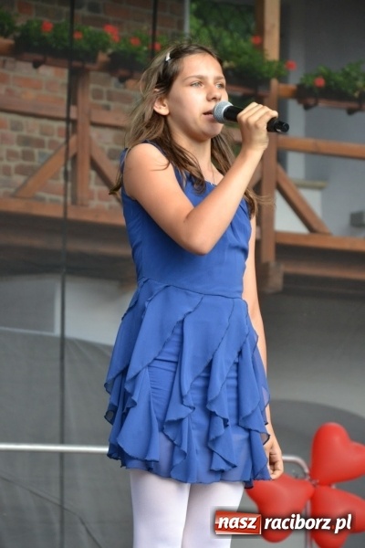 Zdjęcie w galerii na portalu naszraciborz.pl: Obchody Dnia Matki i Ojca oraz taneczne podsumowanie roku szkolnego w MDK  wiadomości z regionu