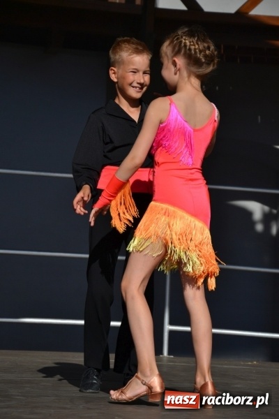 Zdjęcie w galerii na portalu naszraciborz.pl: Obchody Dnia Matki i Ojca oraz taneczne podsumowanie roku szkolnego w MDK  wiadomości z regionu