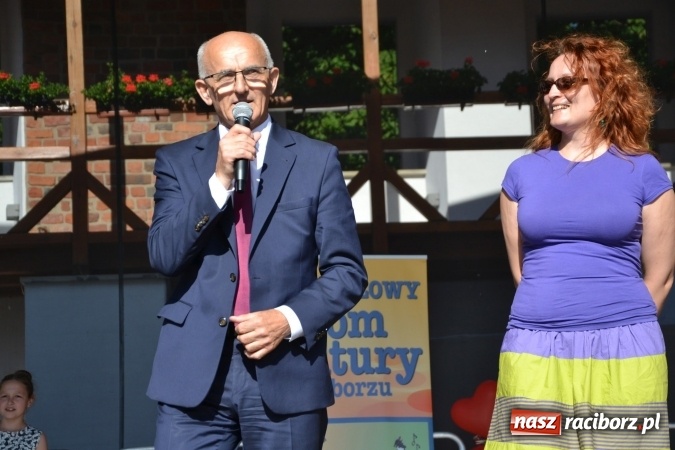 Zdjęcie w galerii na portalu naszraciborz.pl: Obchody Dnia Matki i Ojca oraz taneczne podsumowanie roku szkolnego w MDK  wiadomości z regionu