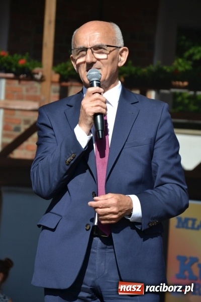 Zdjęcie w galerii na portalu naszraciborz.pl: Obchody Dnia Matki i Ojca oraz taneczne podsumowanie roku szkolnego w MDK  wiadomości z regionu