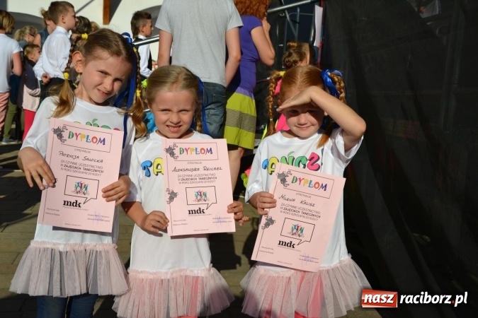 Zdjęcie w galerii na portalu naszraciborz.pl: Obchody Dnia Matki i Ojca oraz taneczne podsumowanie roku szkolnego w MDK  wiadomości z regionu