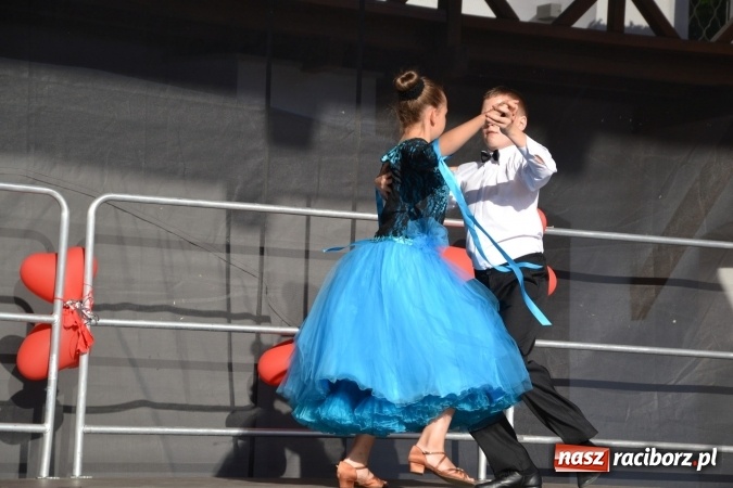 Zdjęcie w galerii na portalu naszraciborz.pl: Obchody Dnia Matki i Ojca oraz taneczne podsumowanie roku szkolnego w MDK  wiadomości z regionu