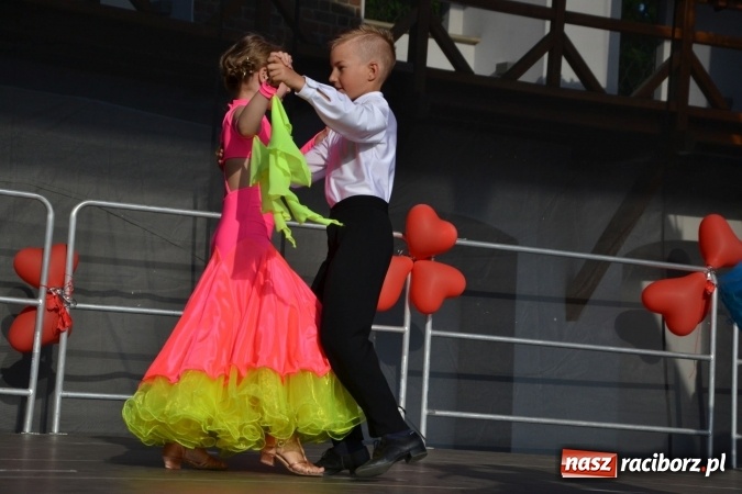 Zdjęcie w galerii na portalu naszraciborz.pl: Obchody Dnia Matki i Ojca oraz taneczne podsumowanie roku szkolnego w MDK  wiadomości z regionu