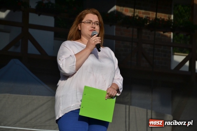 Zdjęcie w galerii na portalu naszraciborz.pl: Obchody Dnia Matki i Ojca oraz taneczne podsumowanie roku szkolnego w MDK  wiadomości z regionu