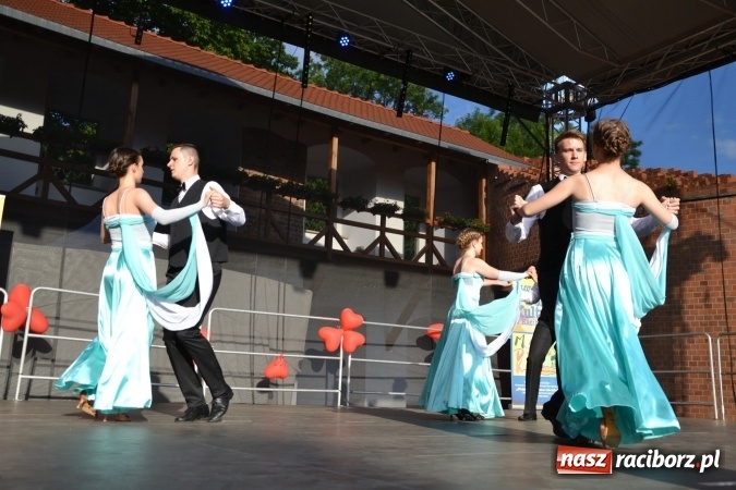 Zdjęcie w galerii na portalu naszraciborz.pl: Obchody Dnia Matki i Ojca oraz taneczne podsumowanie roku szkolnego w MDK  wiadomości z regionu