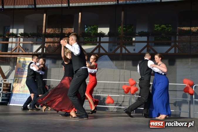 Zdjęcie w galerii na portalu naszraciborz.pl: Obchody Dnia Matki i Ojca oraz taneczne podsumowanie roku szkolnego w MDK  wiadomości z regionu