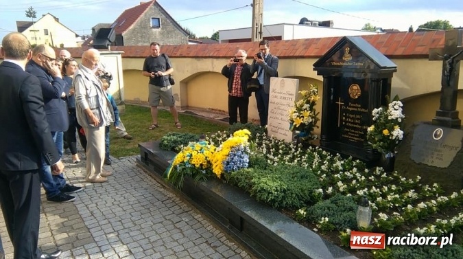 Zdjęcie w galerii na portalu naszraciborz.pl: W Tworkowie wręczono nagrody Górnośląski Tacyt. Przyjechał Szczepan Twardoch wiadomości z regionu