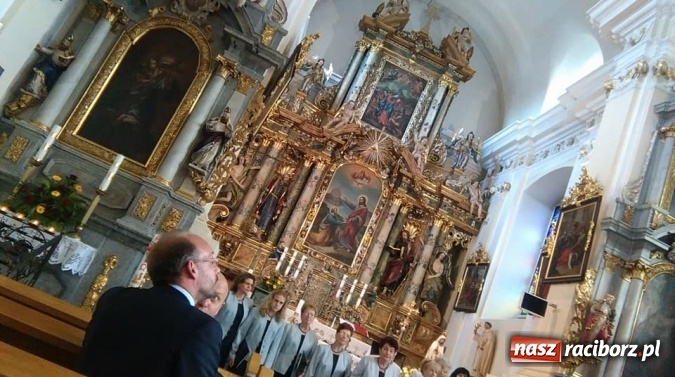 Zdjęcie w galerii na portalu naszraciborz.pl: W Tworkowie wręczono nagrody Górnośląski Tacyt. Przyjechał Szczepan Twardoch wiadomości z regionu