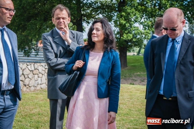 Zdjęcie w galerii na portalu naszraciborz.pl: Kryte lodowisko w Raciborzu coraz bliżej. Posłowie wizytowali nasze obiekty sportowe wiadomości z regionu