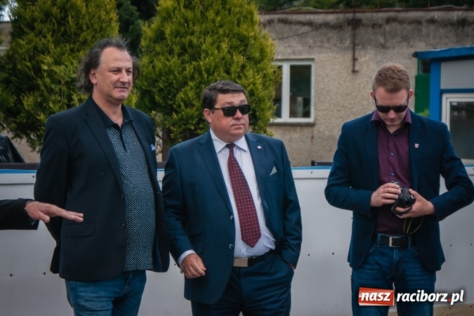 Zdjęcie w galerii na portalu naszraciborz.pl: Kryte lodowisko w Raciborzu coraz bliżej. Posłowie wizytowali nasze obiekty sportowe wiadomości z regionu