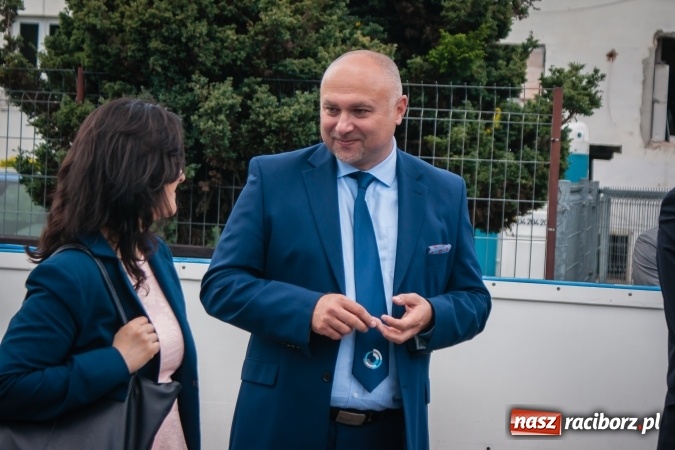 Zdjęcie w galerii na portalu naszraciborz.pl: Kryte lodowisko w Raciborzu coraz bliżej. Posłowie wizytowali nasze obiekty sportowe wiadomości z regionu