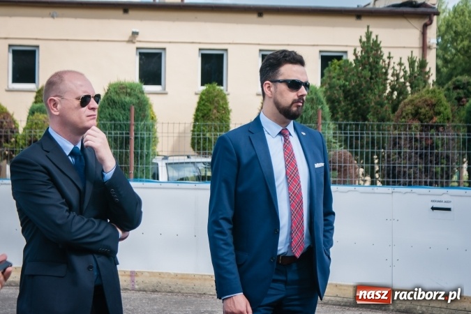 Zdjęcie w galerii na portalu naszraciborz.pl: Kryte lodowisko w Raciborzu coraz bliżej. Posłowie wizytowali nasze obiekty sportowe wiadomości z regionu