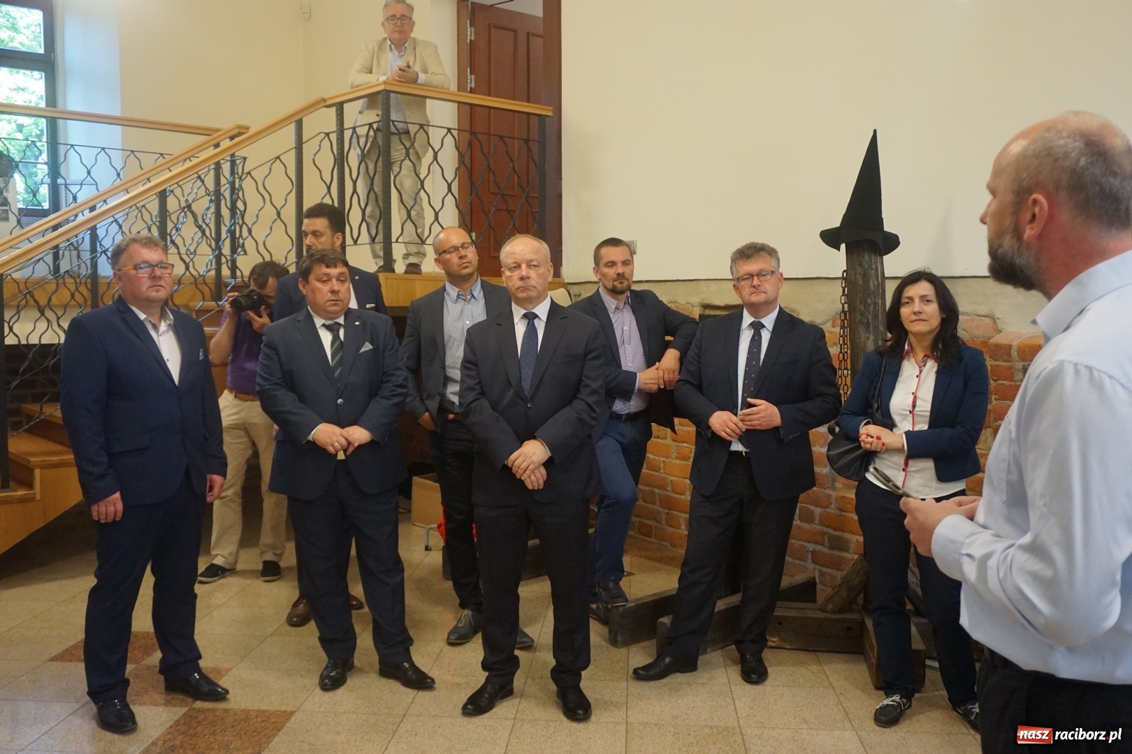 Zdjęcie w galerii na portalu naszraciborz.pl: Kryte lodowisko w Raciborzu coraz bliżej. Posłowie wizytowali nasze obiekty sportowe wiadomości z regionu