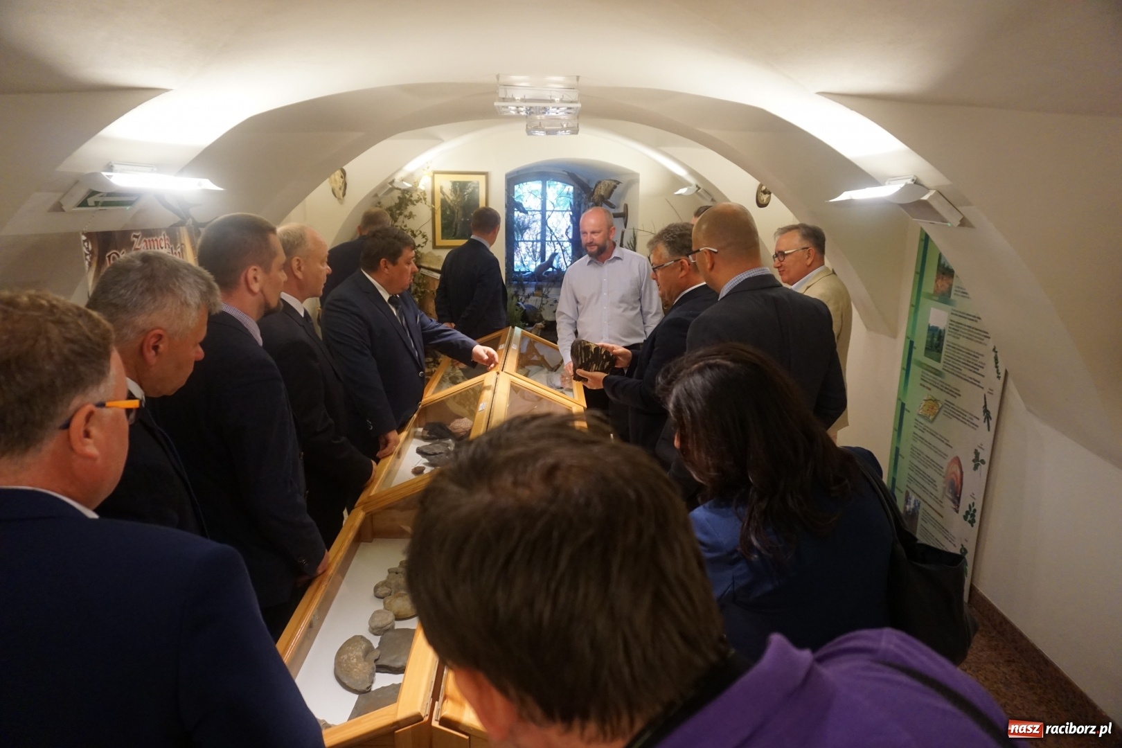 Zdjęcie w galerii na portalu naszraciborz.pl: Kryte lodowisko w Raciborzu coraz bliżej. Posłowie wizytowali nasze obiekty sportowe wiadomości z regionu