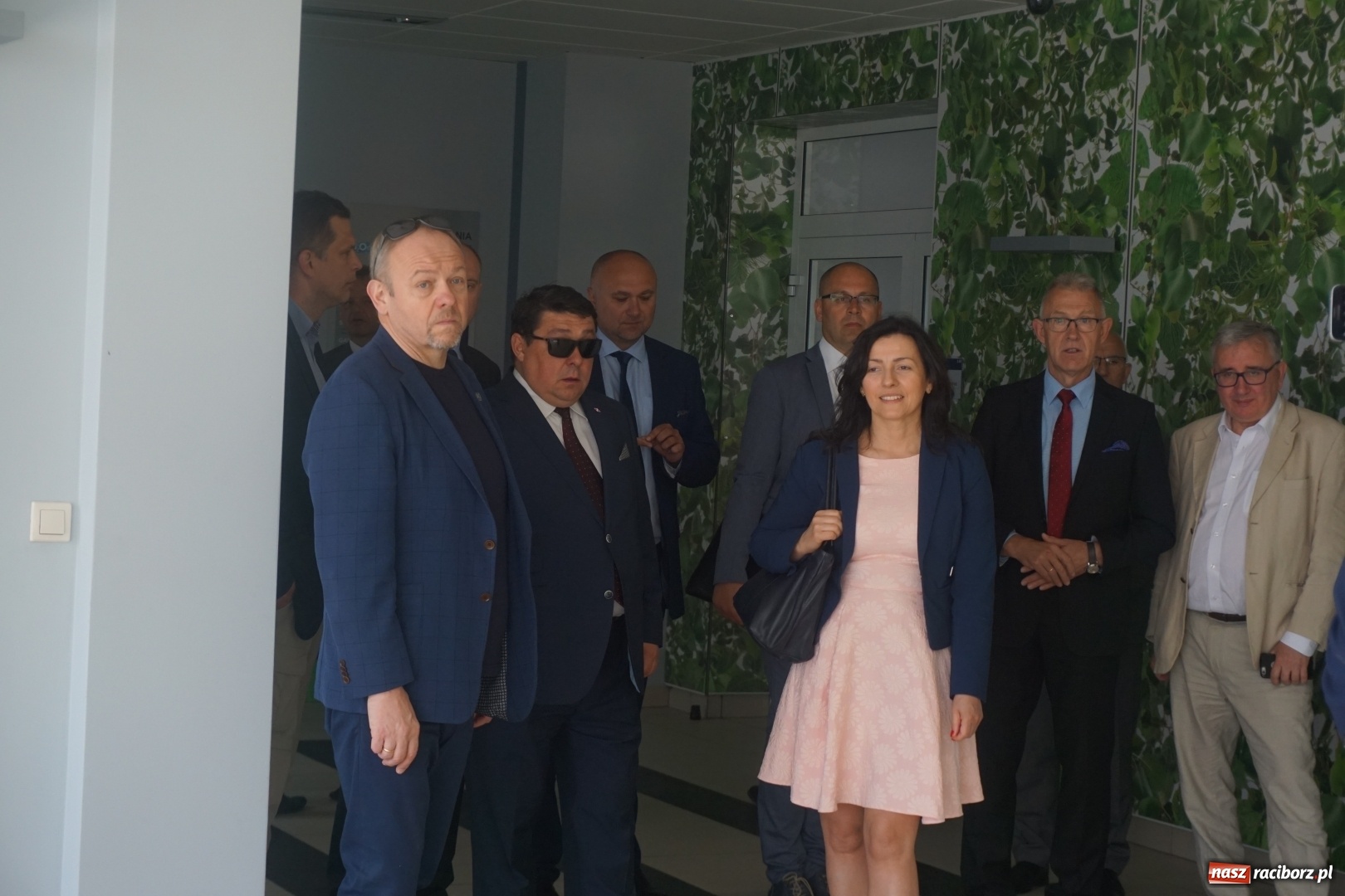 Zdjęcie w galerii na portalu naszraciborz.pl: Kryte lodowisko w Raciborzu coraz bliżej. Posłowie wizytowali nasze obiekty sportowe wiadomości z regionu