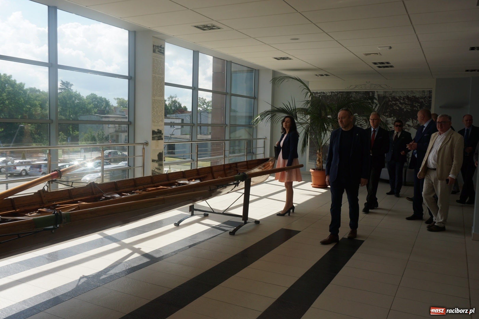 Zdjęcie w galerii na portalu naszraciborz.pl: Kryte lodowisko w Raciborzu coraz bliżej. Posłowie wizytowali nasze obiekty sportowe wiadomości z regionu